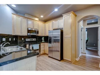 Photo #6: 19118203 Listing