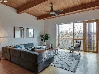 Photo #5: 19119592 Listing 