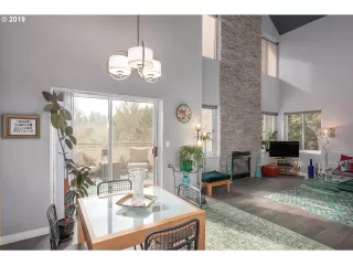 Photo #2: 19121511 Listing