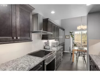 Photo #5: 19121511 Listing