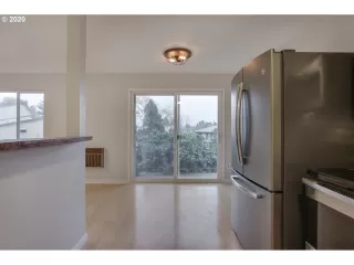 Photo #4: 19123725 Listing