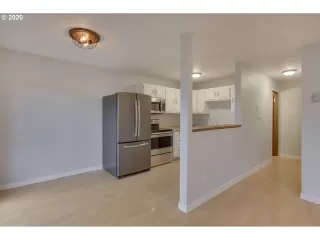 Photo #5: 19123725 Listing