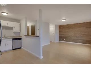 Photo #6: 19123725 Listing