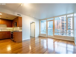 Photo #4: 19123859 Listing