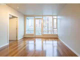 Photo #5: 19123859 Listing