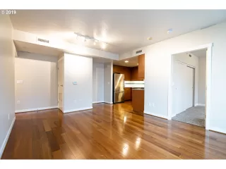 Photo #6: 19123859 Listing