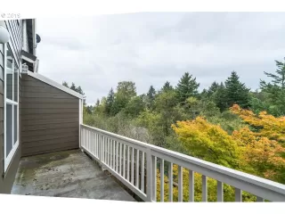 Photo #4: 19130283 Listing