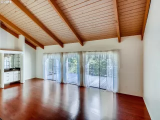 Photo #4: 19130830 Listing