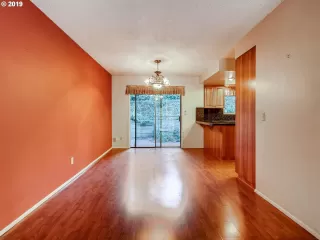 Photo #5: 19130830 Listing