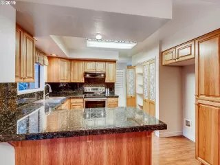 Photo #6: 19130830 Listing