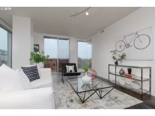 Photo #4: 19132799 Listing