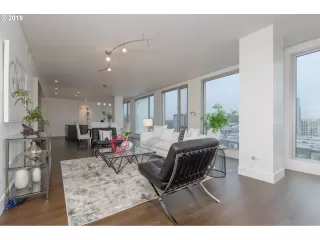 Photo #5: 19132799 Listing