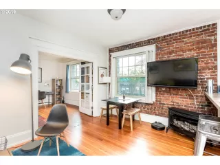 Photo #2: 19135478 Listing