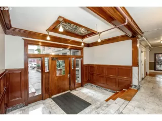 Photo #4: 19135478 Listing