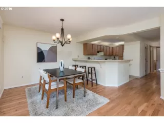 Photo #5: 19136672 Listing