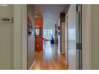 Photo #5: 19138942 Listing