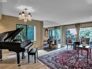 Photo #3: 19139458 Listing