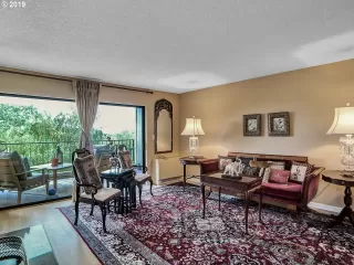 Photo #4: 19139458 Listing