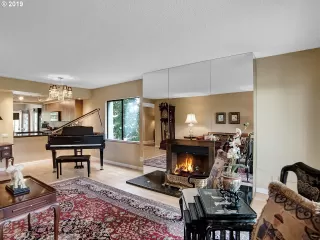 Photo #6: 19139458 Listing