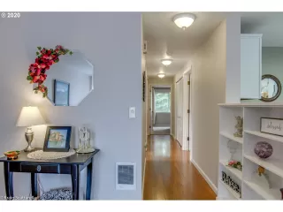 Photo #3: 19140263 Listing