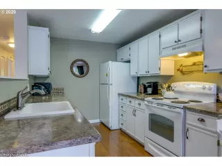 Photo #4: 19140263 Listing