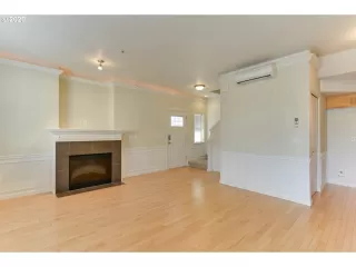 Photo #1: 19143099 Listing