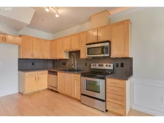 Photo #3: 19143099 Listing