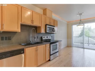 Photo #6: 19143099 Listing