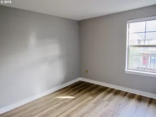 Photo #5: 19143637 Listing