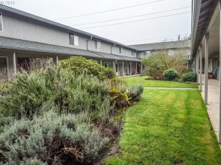 Photo #2: 19144307 Listing