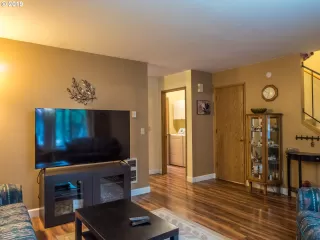 Photo #5: 19144307 Listing