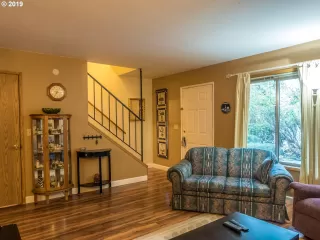 Photo #6: 19144307 Listing