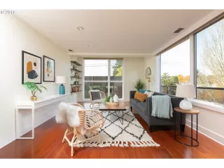 Photo #1: 19147359 Listing