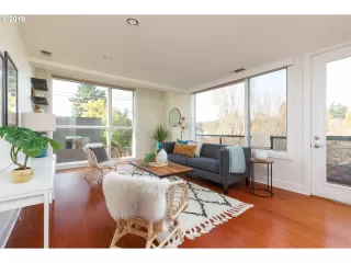 Photo #2: 19147359 Listing