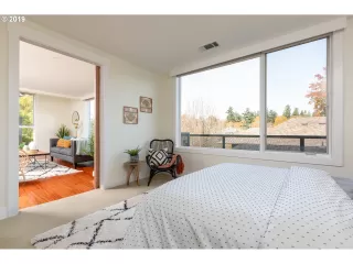 Photo #3: 19147359 Listing