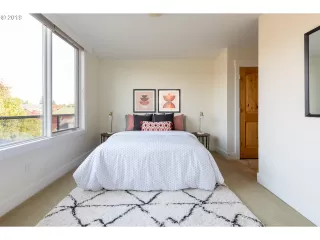 Photo #4: 19147359 Listing