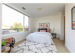 Photo #5: 19147359 Listing