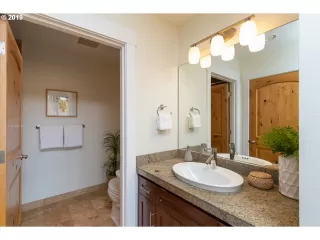 Photo #6: 19147359 Listing