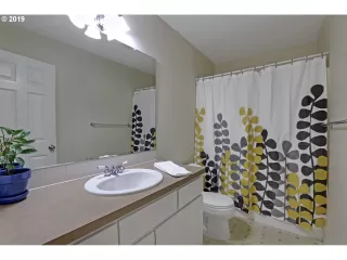 Photo #6: 19149290 Listing