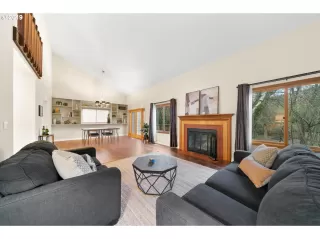 Photo #6: 19149544 Listing