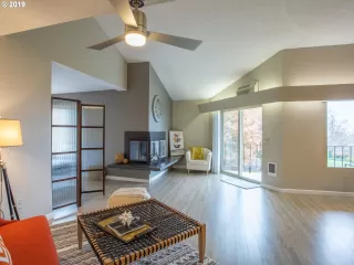 Photo #4: 19150663 Listing