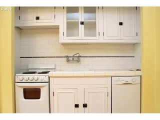 Photo #4: 19150774 Listing