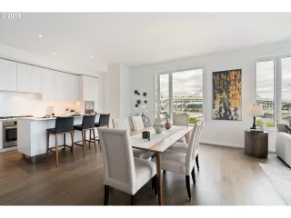 Photo #6: 19153709 Listing