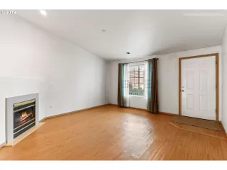 Photo #2: 19163022 Listing