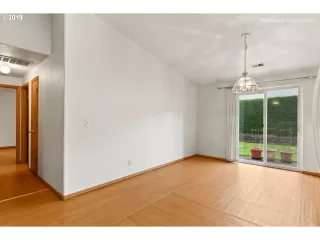 Photo #5: 19163022 Listing