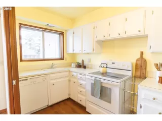 Photo #5: 19164960 Listing