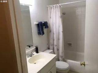 Photo #5: 19166830 Listing