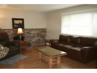 Photo #3: 19169965 Listing 