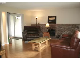 Photo #5: 19169965 Listing 