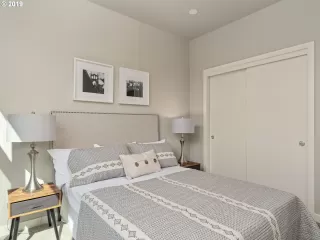 Photo #4: 19170935 Listing